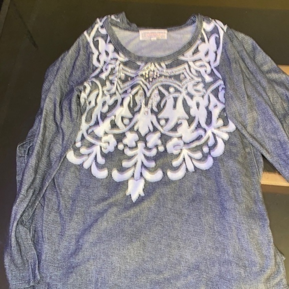 Winter light top with cute pearls decorations
